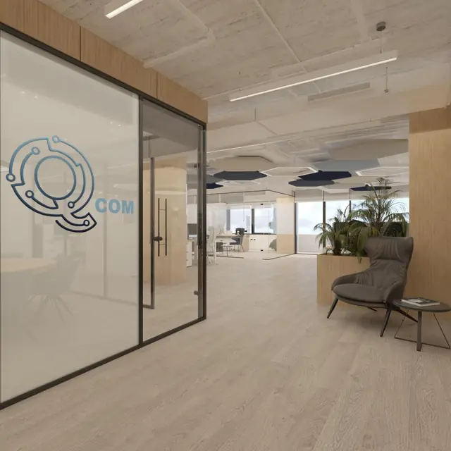 QCom — photo 1